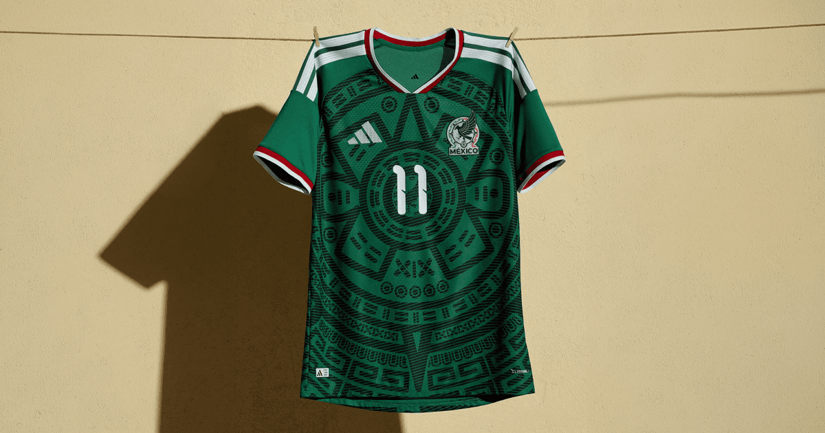 Camisa titular do México na Copa 2026, verde profundo com grafismo geométrico inspirado na camisa de 1998